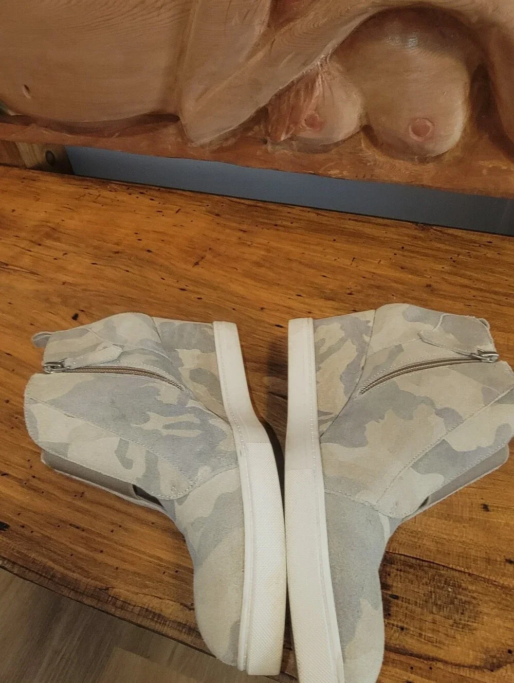 Linea Paolo Camo Anna Wedge Sneakers Size 7. Measures 10